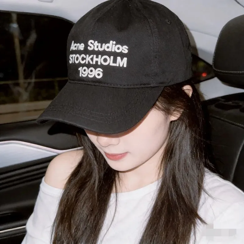 Acne Hat Women Ver.B
