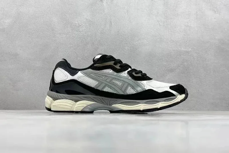 ASICS Gel-Kayano Sneakers
