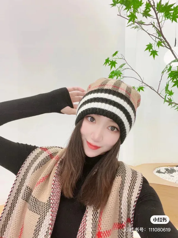 Burberry Scarf & Hat Set Ver.A