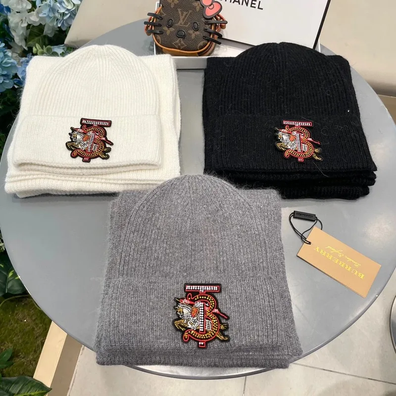Burberry Scarf & Hat Set Ver.E
