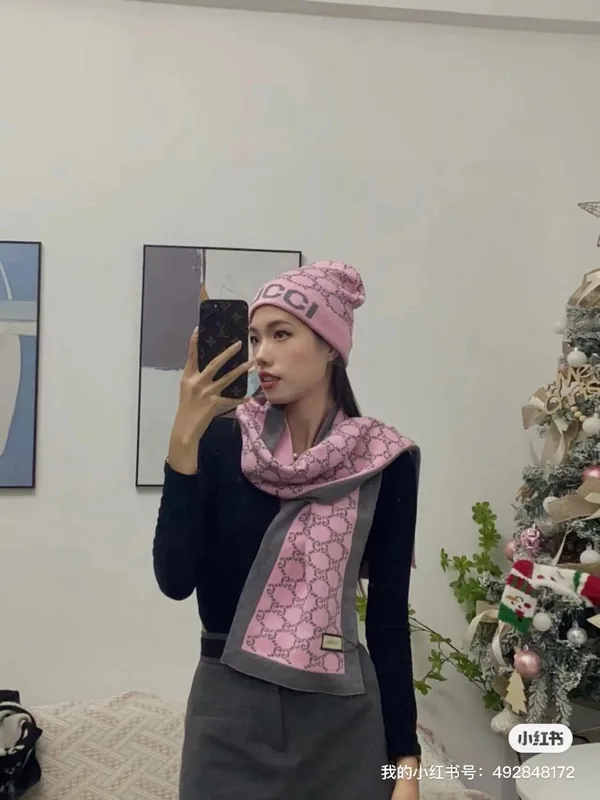 Gucci Cashmere Scarf & Hat Set Ver.B