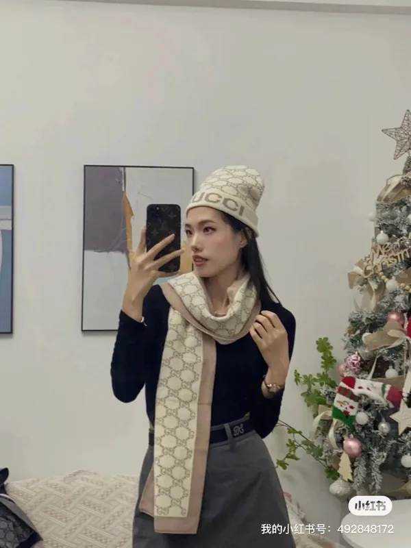 Gucci Cashmere Scarf & Hat Set Ver.C