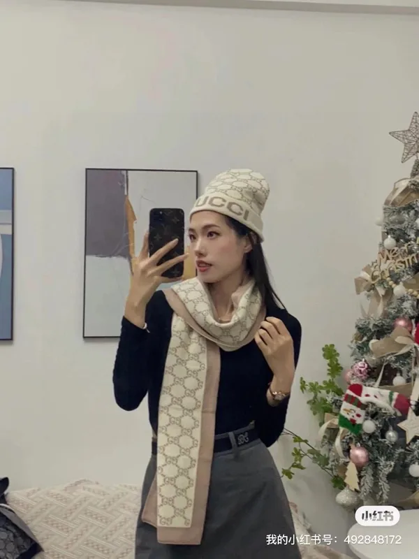 Gucci Cashmere Scarf & Hat Set Ver.D