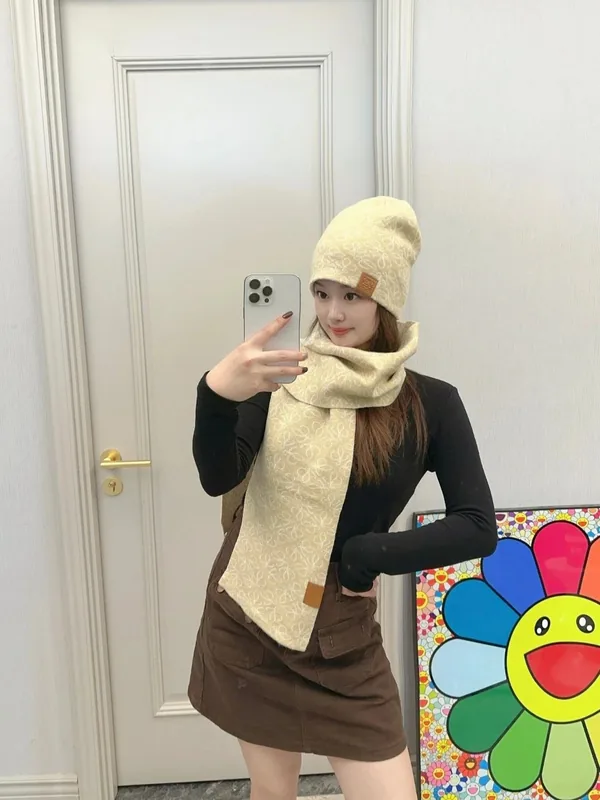Loewe Scarf & Hat Set Ver.A