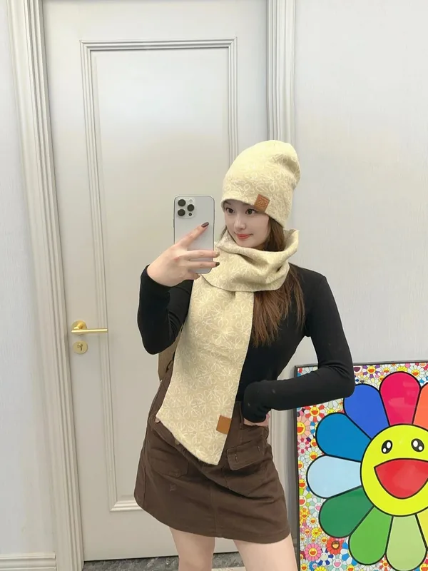 Loewe Scarf & Hat Set Ver.D