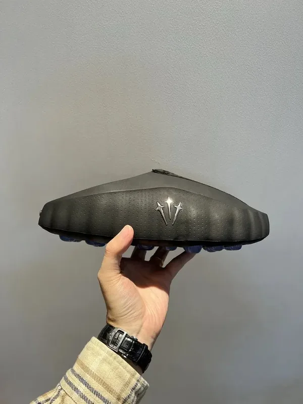 Nocta Black Slides