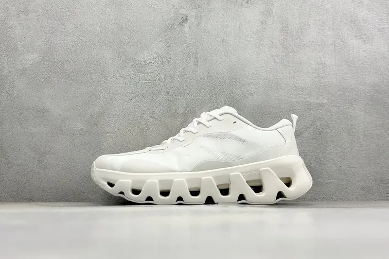 On Running Sneakers Ver.R