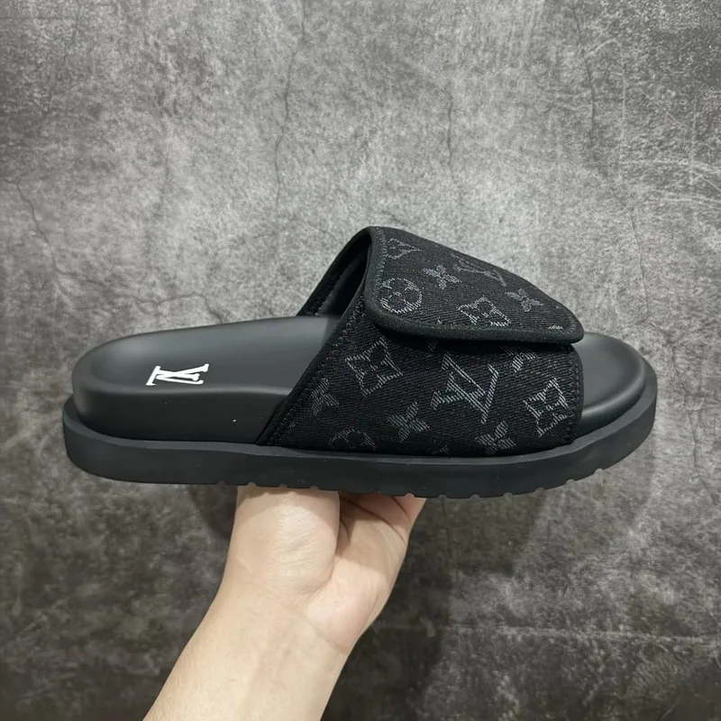 Slides Women