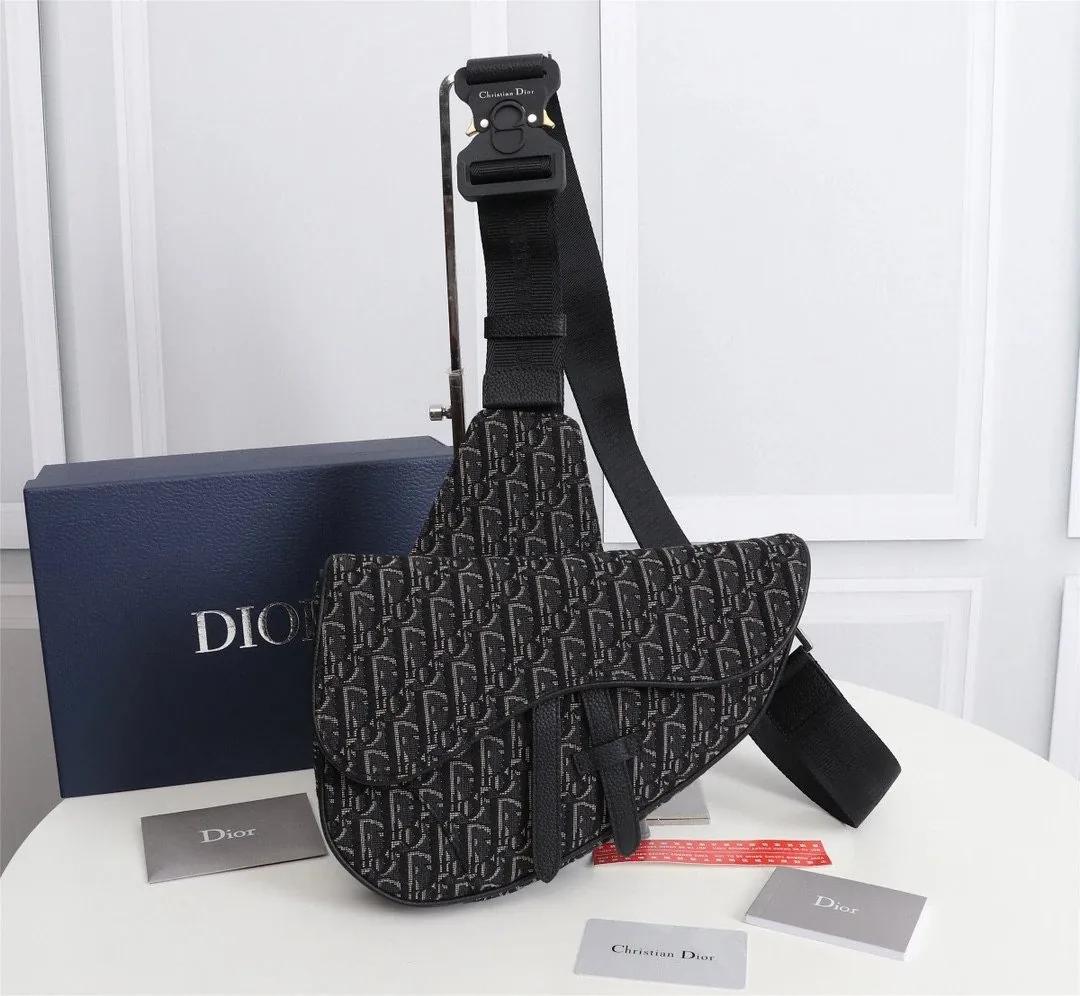Dior Saddle Grained Leather Crossbody Bag — photo 4