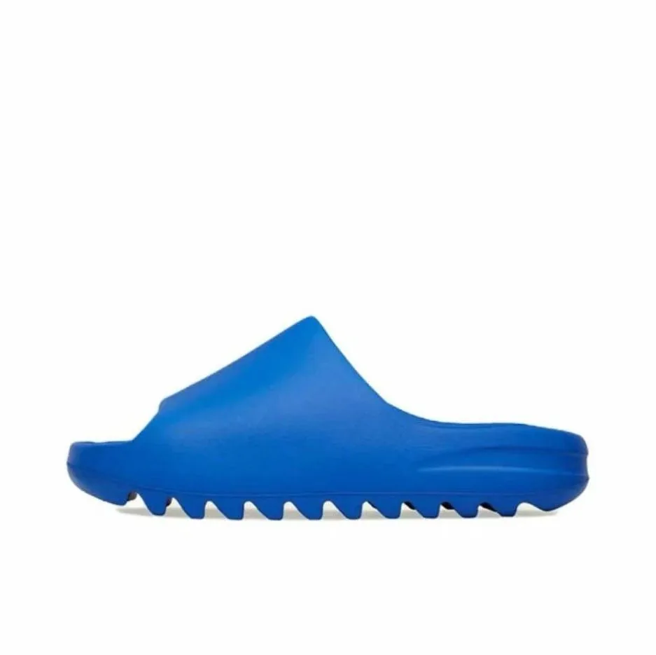 Yeezy Slides — Photo 15