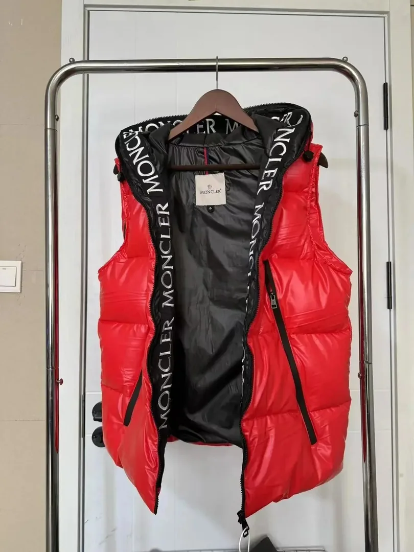 Sleeveless Padded Vest — Photo 5