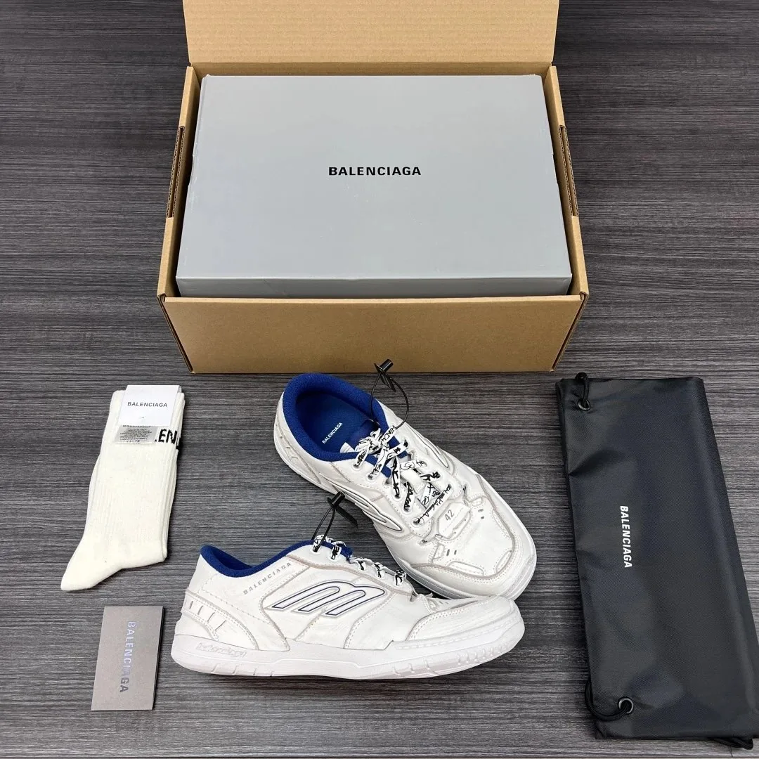 Balenciaga Hamptons Distressed Leather Lace Up Shoes — photo 5