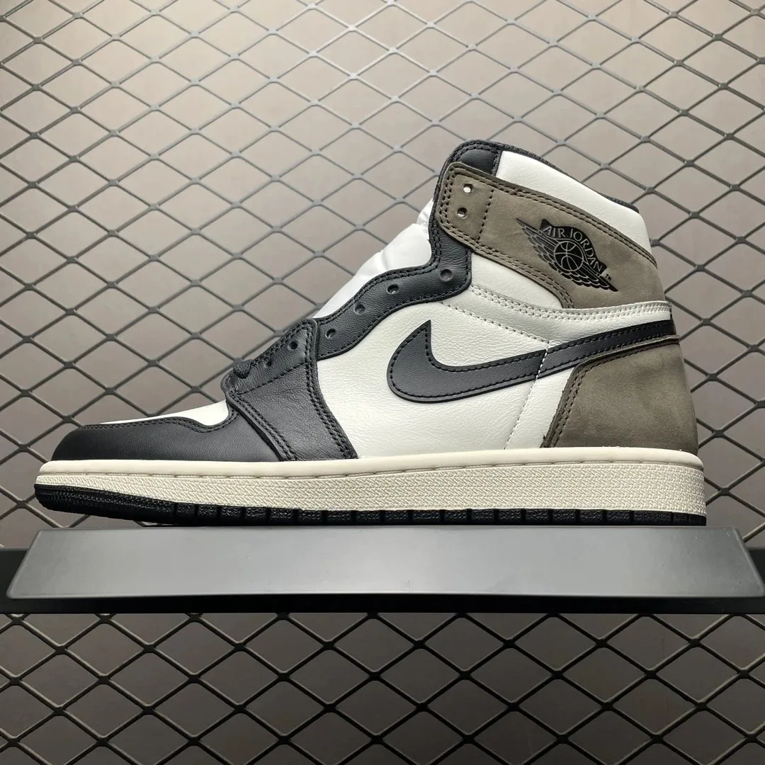 Air Jordan 1 High Red — Photo 4