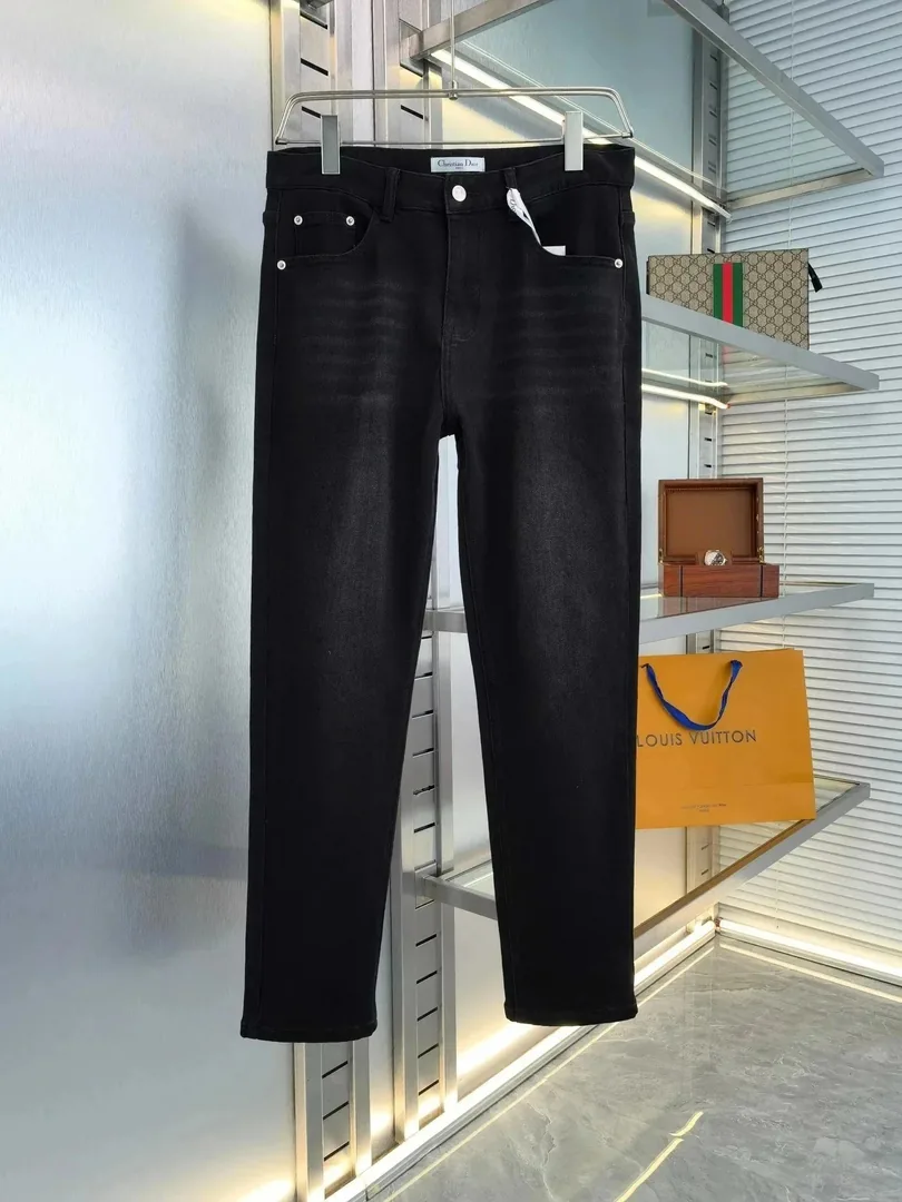 Classic Denim Jeans — Photo 3