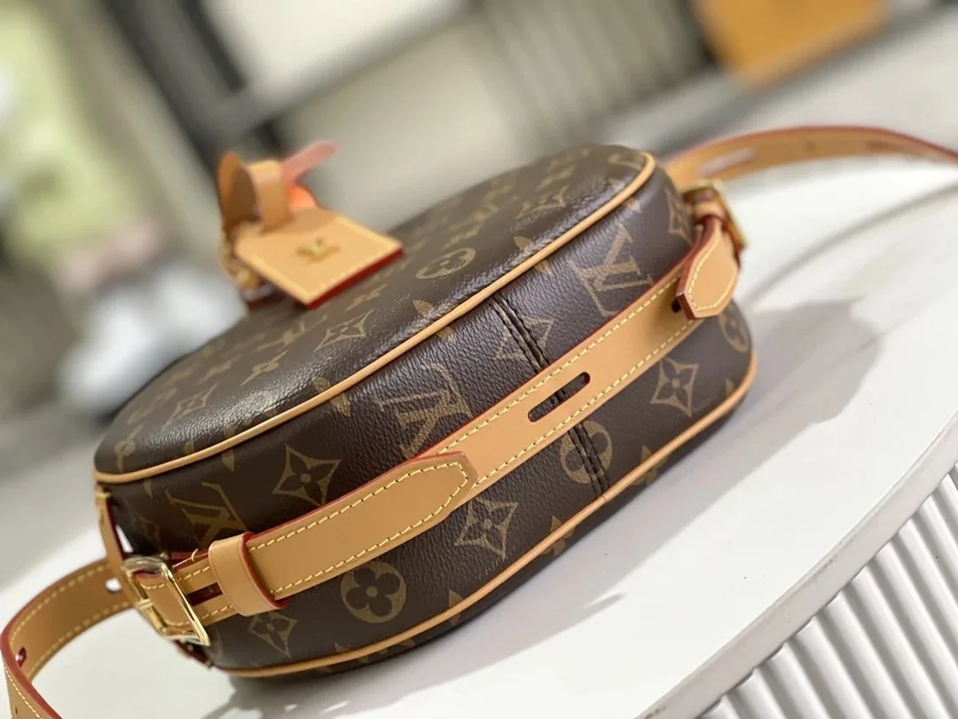 Louis Vuitton Monogram Shoulder Bag — photo 10