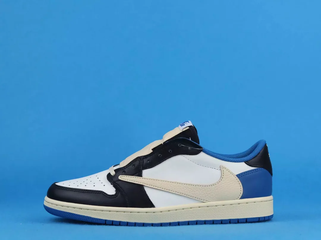 Jordan 1 Blue Court Trainers — photo 5
