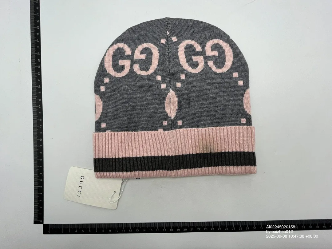 Warm Beanie — Photo 7