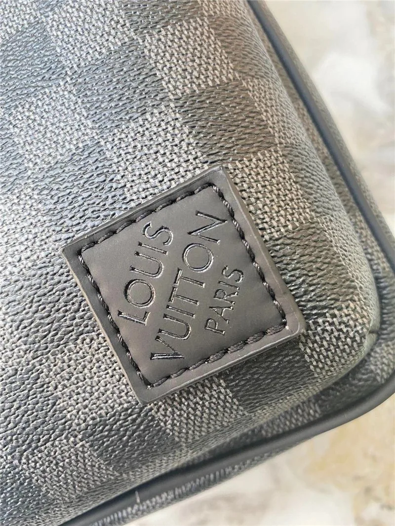 Louis Vuitton Leather Crossbody Bag — photo 8