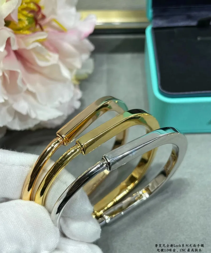 Gold Plated Smooth Lock Bracelet