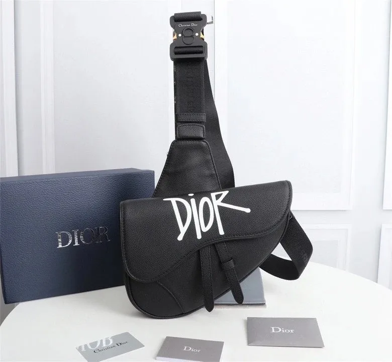 Dior Saddle Grained Leather Crossbody Bag — photo 6