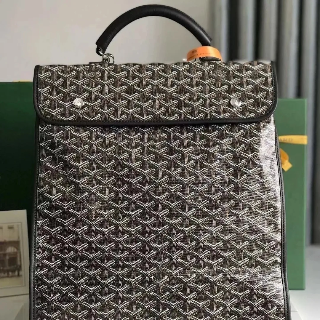 Street Style Travel Bag — Photo 9