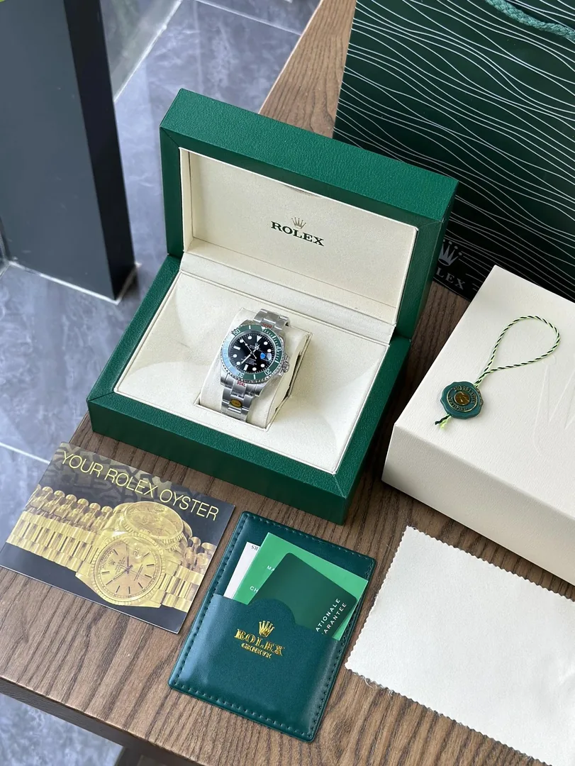 Rolex Submariner Green Bezel Watch — photo 2