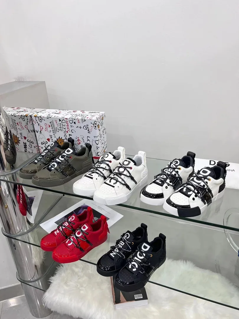 Dolce & Gabbana & White Sneakers — Photo 2