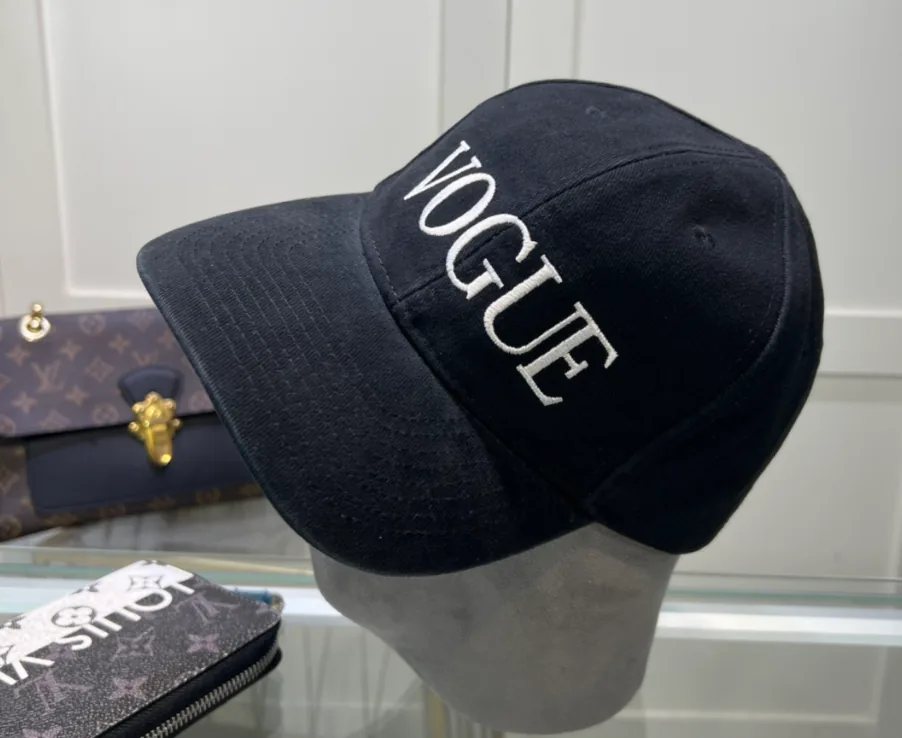 Balenciaga Logo Embroidered Baseball Cap — Photo 5