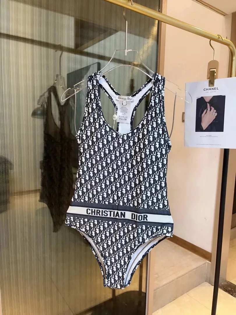 Underwear — Photo 2