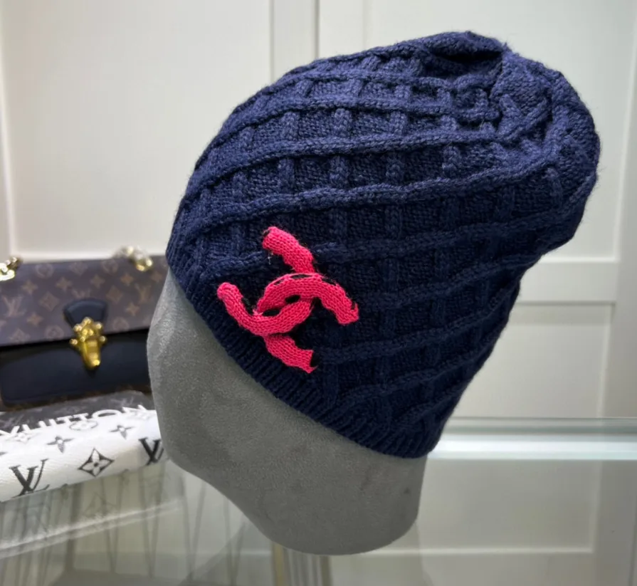Knit Beanie — QC