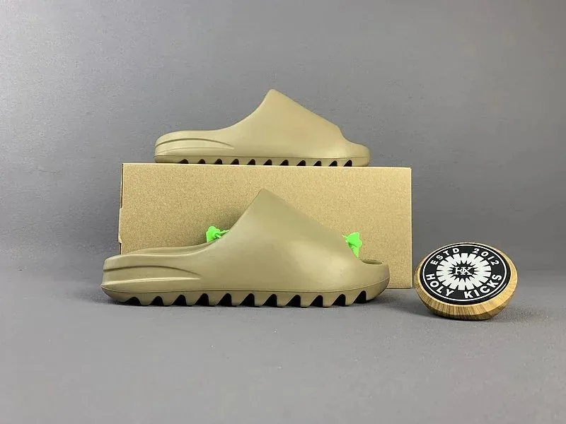 Yeezy Slide Foam Sandal Collection — Photo 2