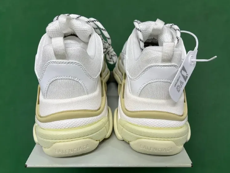 Balenciaga Triple S Black — Photo 11