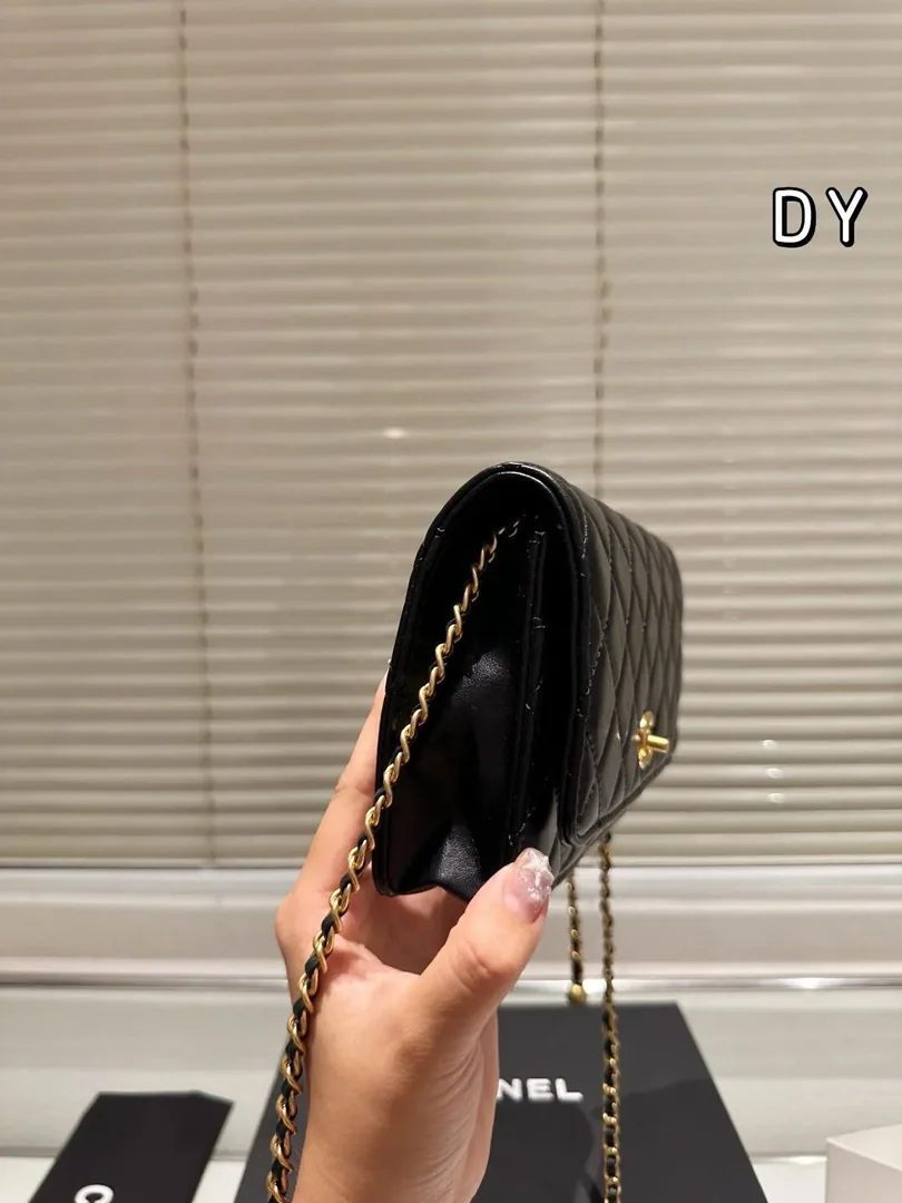 Chanel Lambskin Wallet On Chain — photo 7