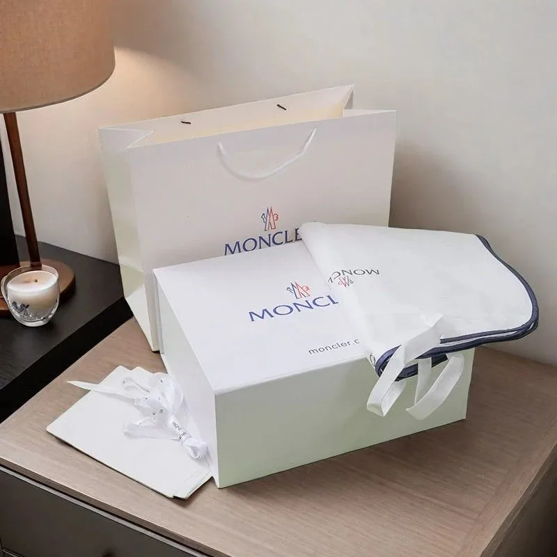 Down Jacket Gift Box Packaging — Photo 9