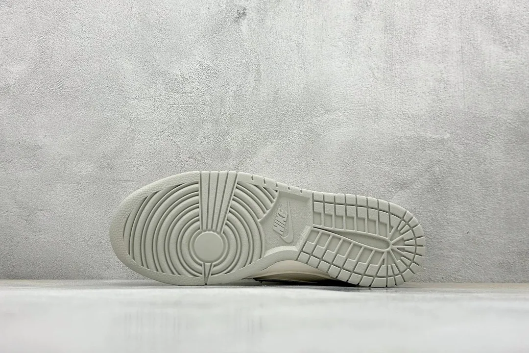 Nike Dunk Low Gucci Collab Top Sneakers — photo 4