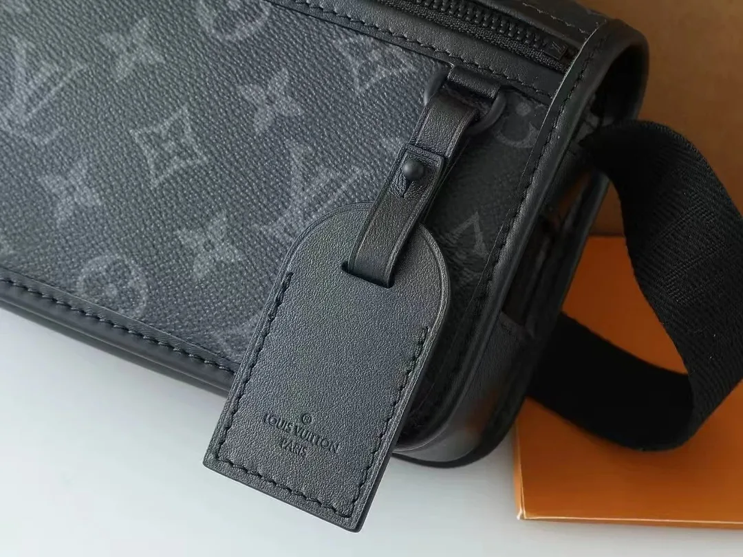Louis Vuitton Leather Purse — photo 9