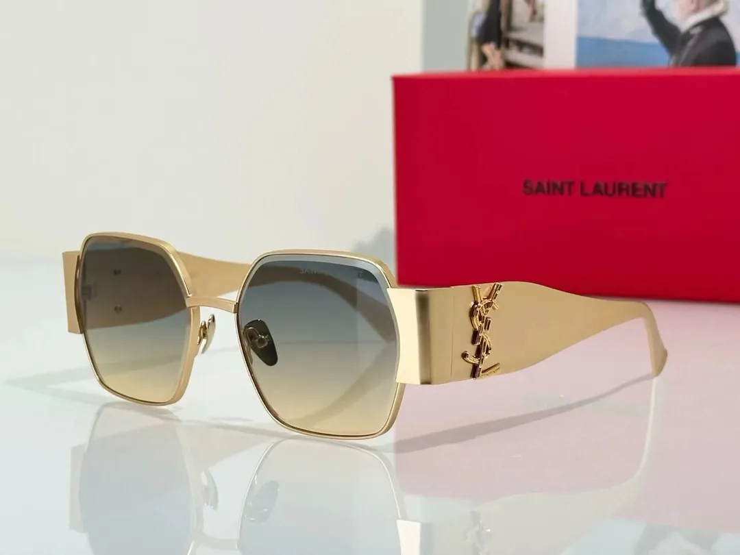 Designer Sunglasses — Photo 13