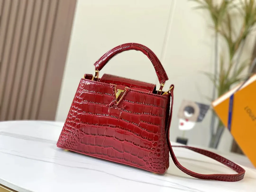 Louis Vuitton Leather Handbag — Photo 6