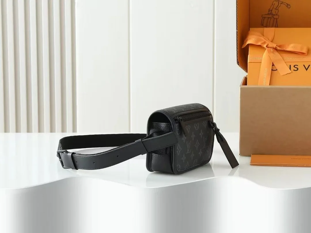 Louis Vuitton Leather Purse