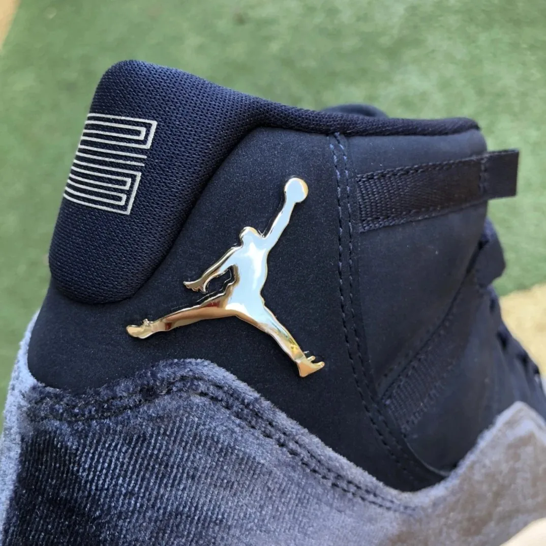 Air Jordan 11 Midnight Navy — Photo 10