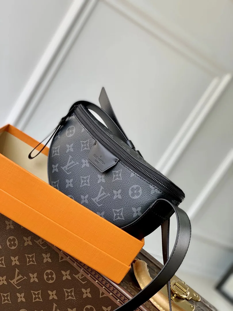 Louis Vuitton Moon Crossbody Bag — photo 4
