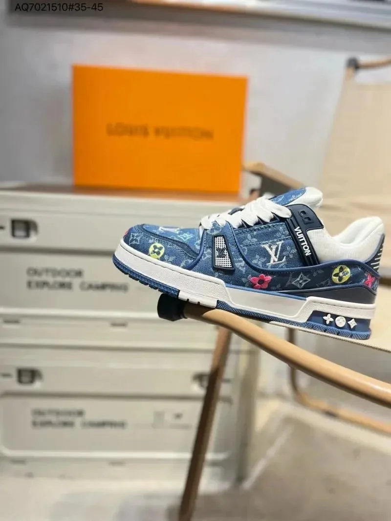 Louis Vuitton LV Trainer Low-Top Lace-Up Trainers — Photo 4