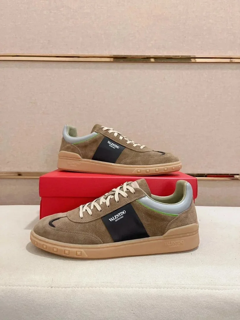 Valentino Pink Low-Top Sneakers — photo 11