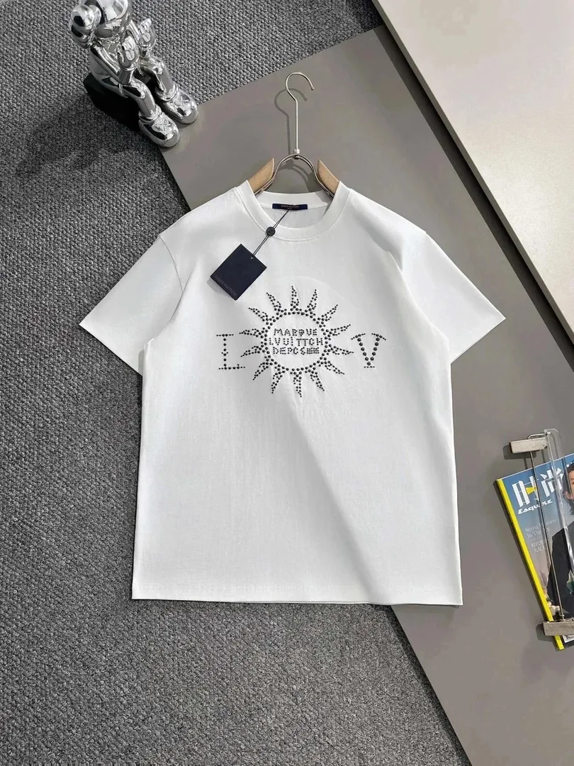 Louis Vuitton Logo T-Shirt Collection — Photo 5