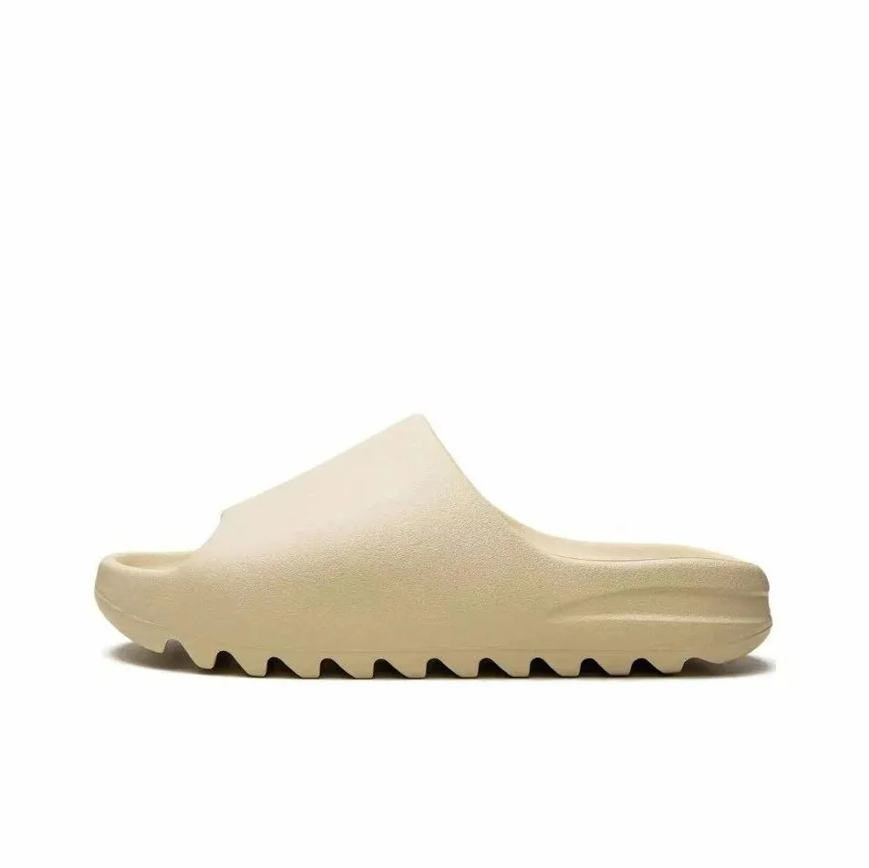 Yeezy Slides — Photo 14