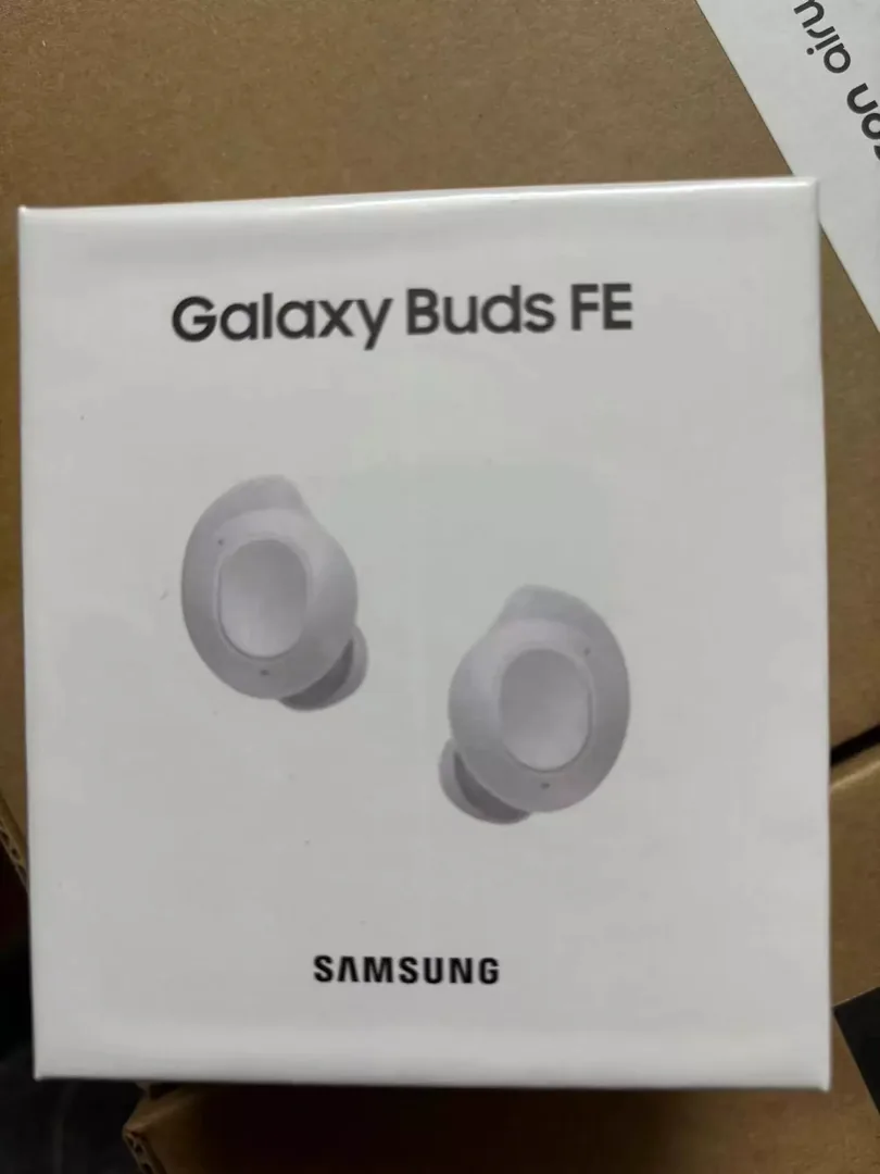 Galaxy Buds FE Earbuds — Photo 2