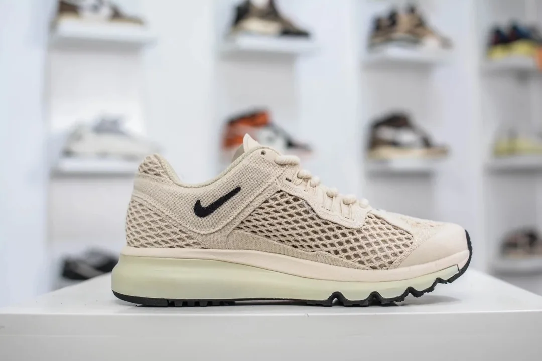 Nike White Retro Running Sneakers — Photo 3