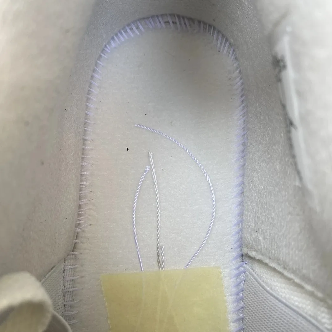 Air Jordan 4 Metallic Gold — Photo 13