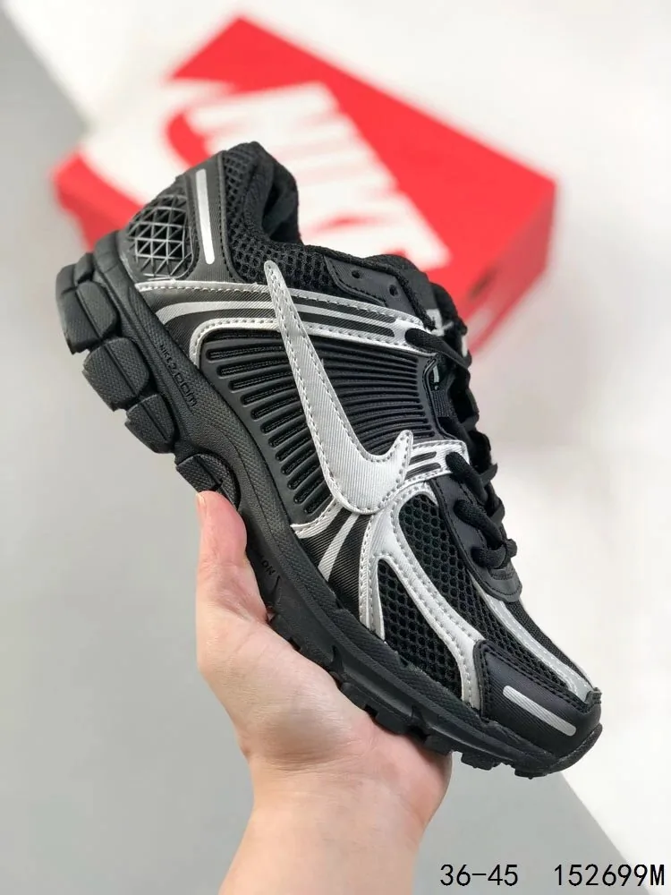 Nike Vomero 5 Sneakers