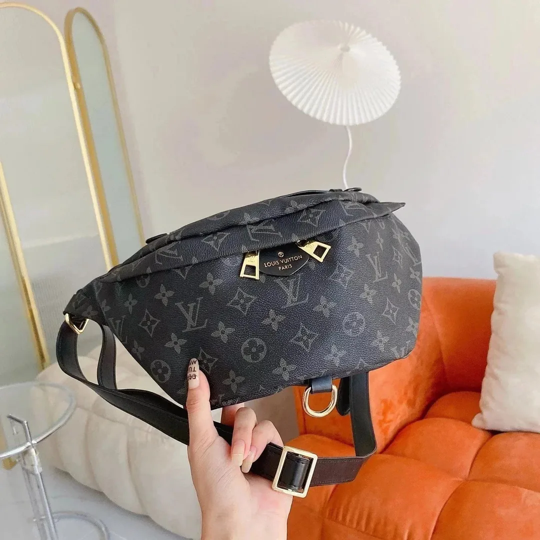 Gucci GG Supreme Backpack and Messenger Collection — Photo 14